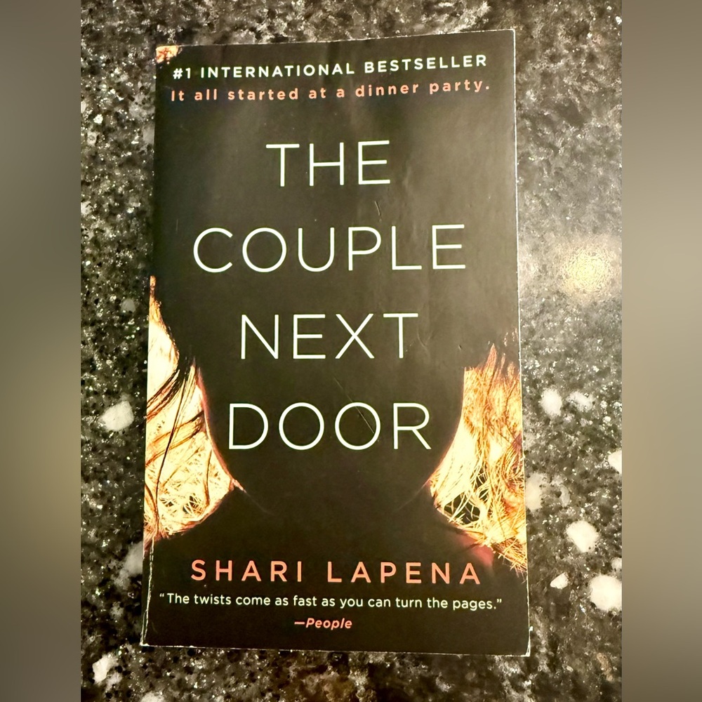 🔥4 for $20🔥📙🖤The Couple Next Door by Shari Lapena🖤📙